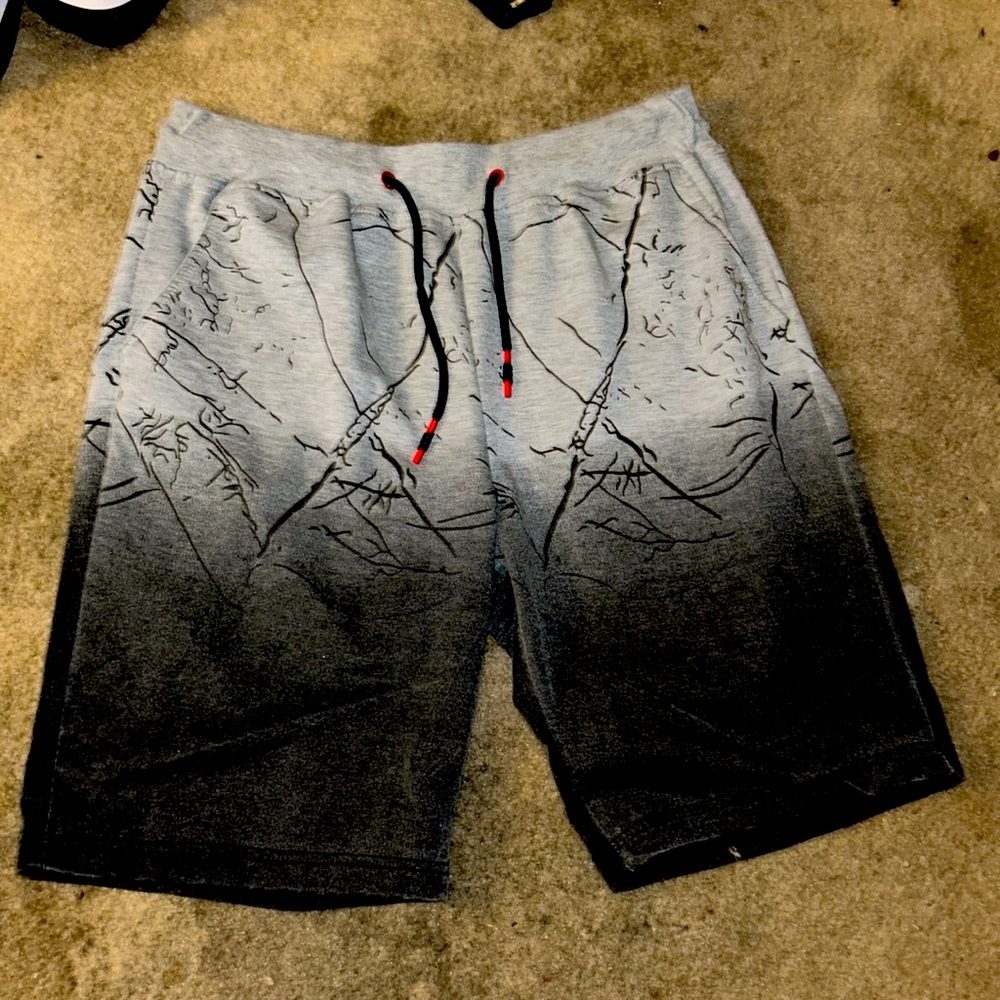 Men’s basketball/ workout/ swim trunks. Never worn. Measurements included..